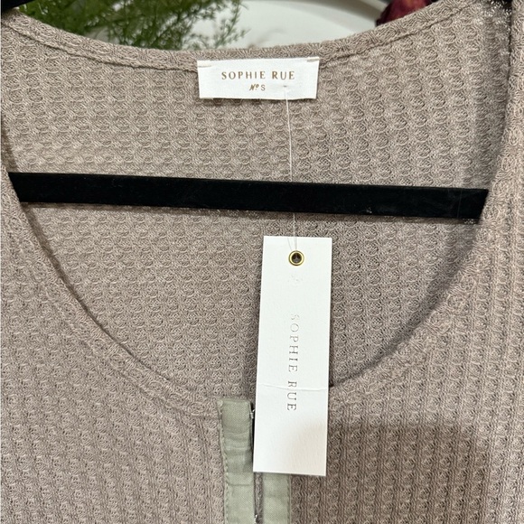 Sophie Rue Tan Ribbed Long Sleeve Blouse size small - Picture 2 of 7